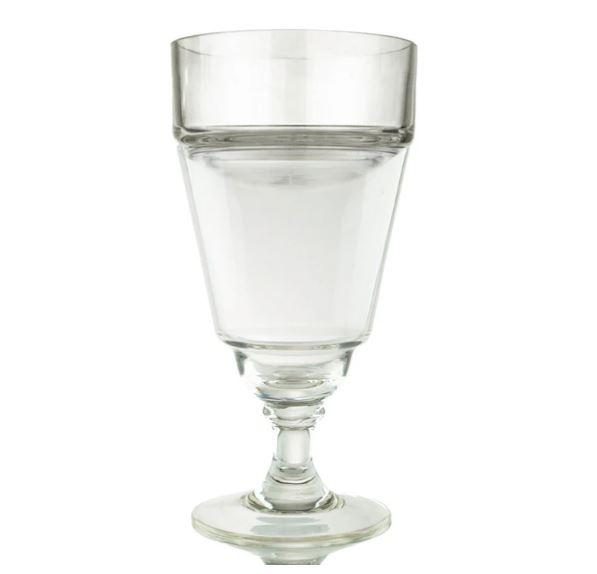 Verse-Eau Verre Brouilleur